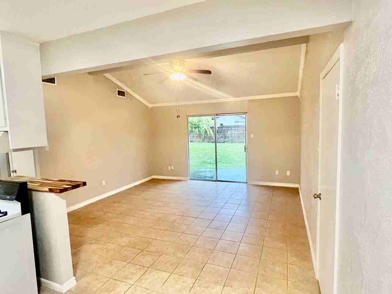 1733 Treyway Ln - Photo 3 of 7