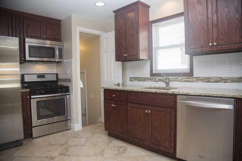 552 Locust Ave - Photo 3 of 21