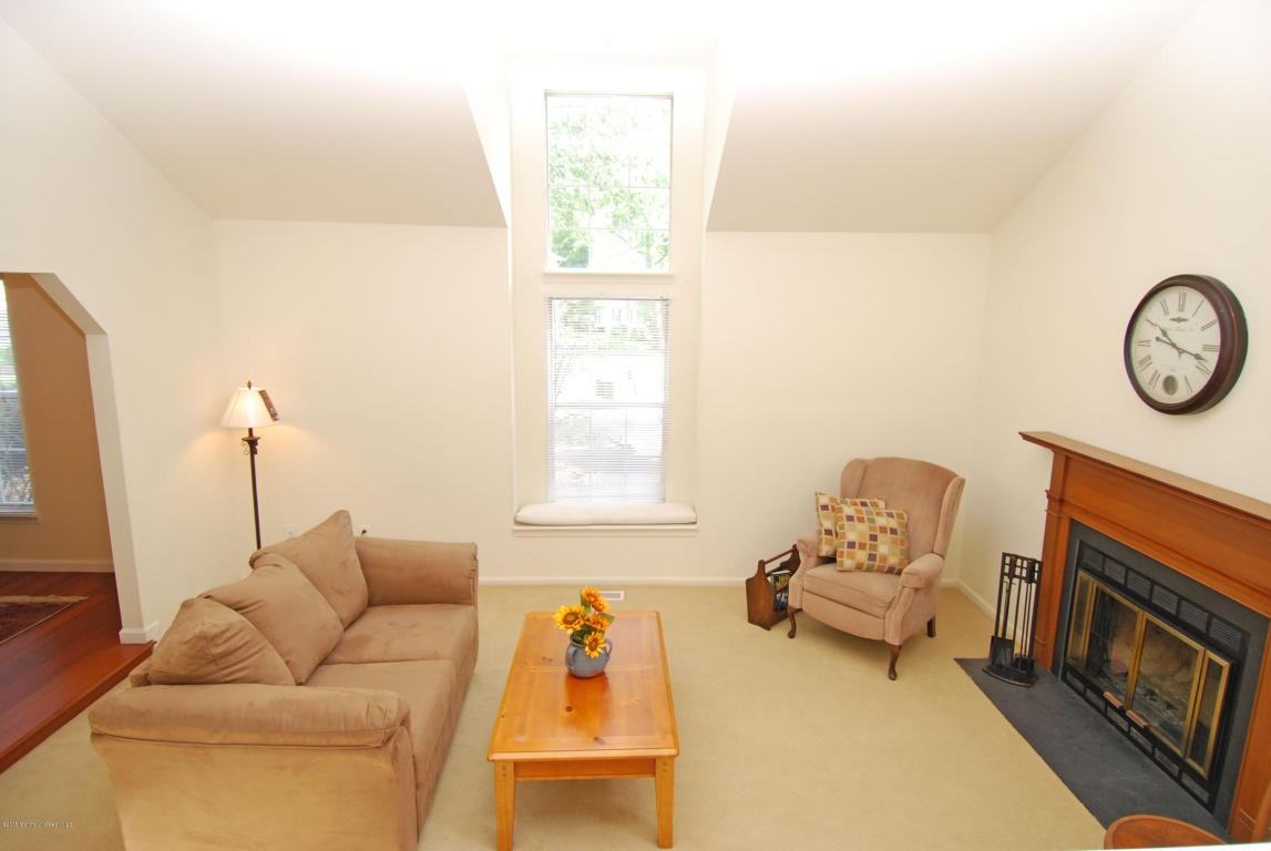 504 Buckingham Cir - Photo 2 of 14