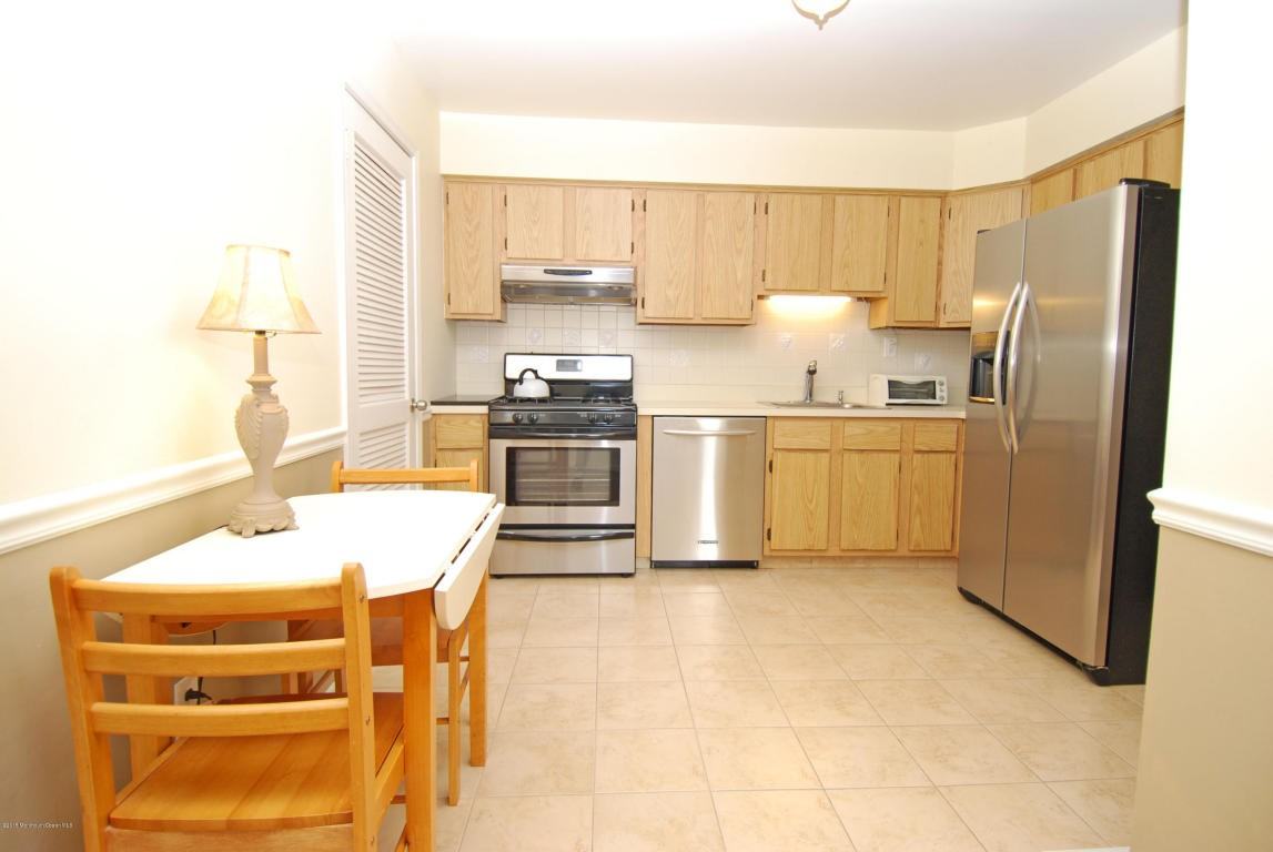 504 Buckingham Cir - Photo 3 of 14