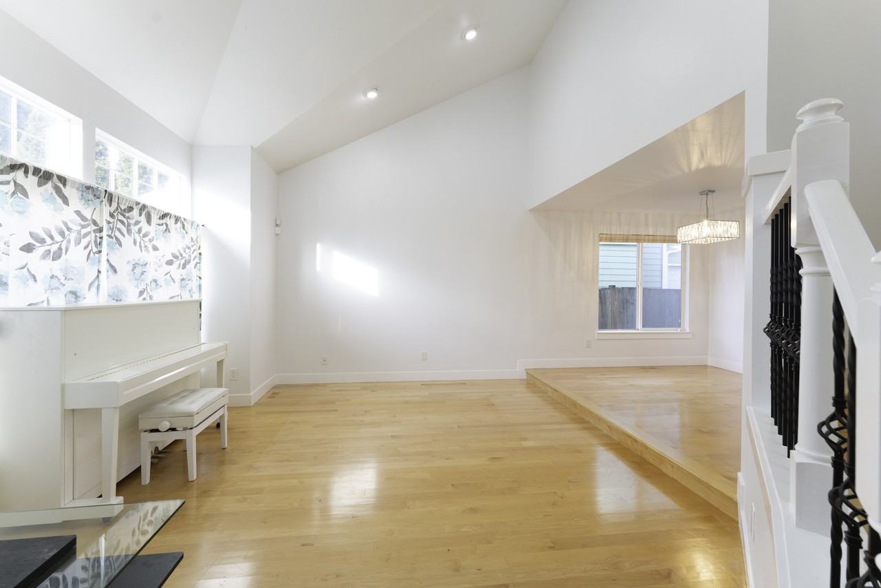 972 Graham Ave Ne #1 - Photo 4 of 42
