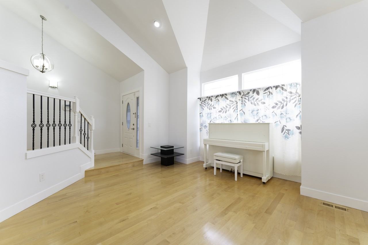 972 Graham Ave Ne #1 - Photo 6 of 42