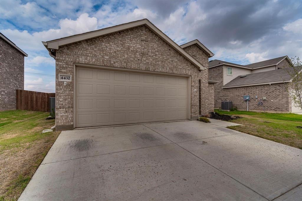 4432 Sagecroft Rd - Photo 6 of 40