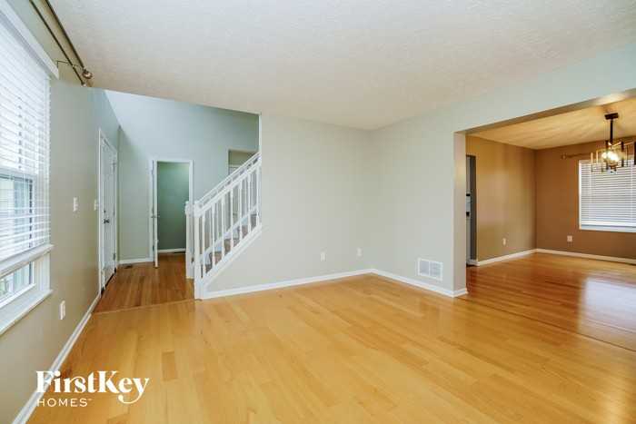 1375 Autumn Dr - Photo 2 of 15