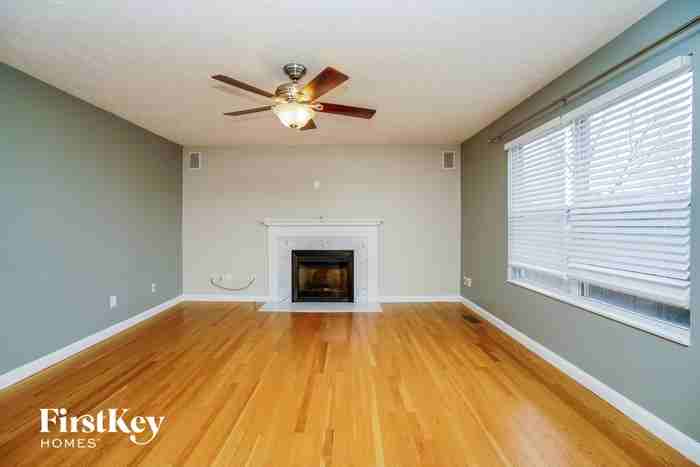 1375 Autumn Dr - Photo 3 of 15