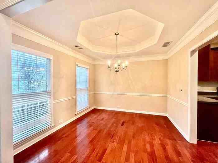 1057 Middlebrooke Dr - Photo 2 of 26