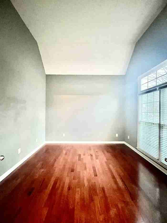 1057 Middlebrooke Dr - Photo 3 of 26