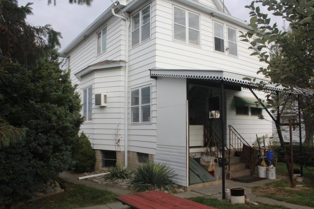 3277 Greenwood Ave Unit 1 - Photo 3 of 9