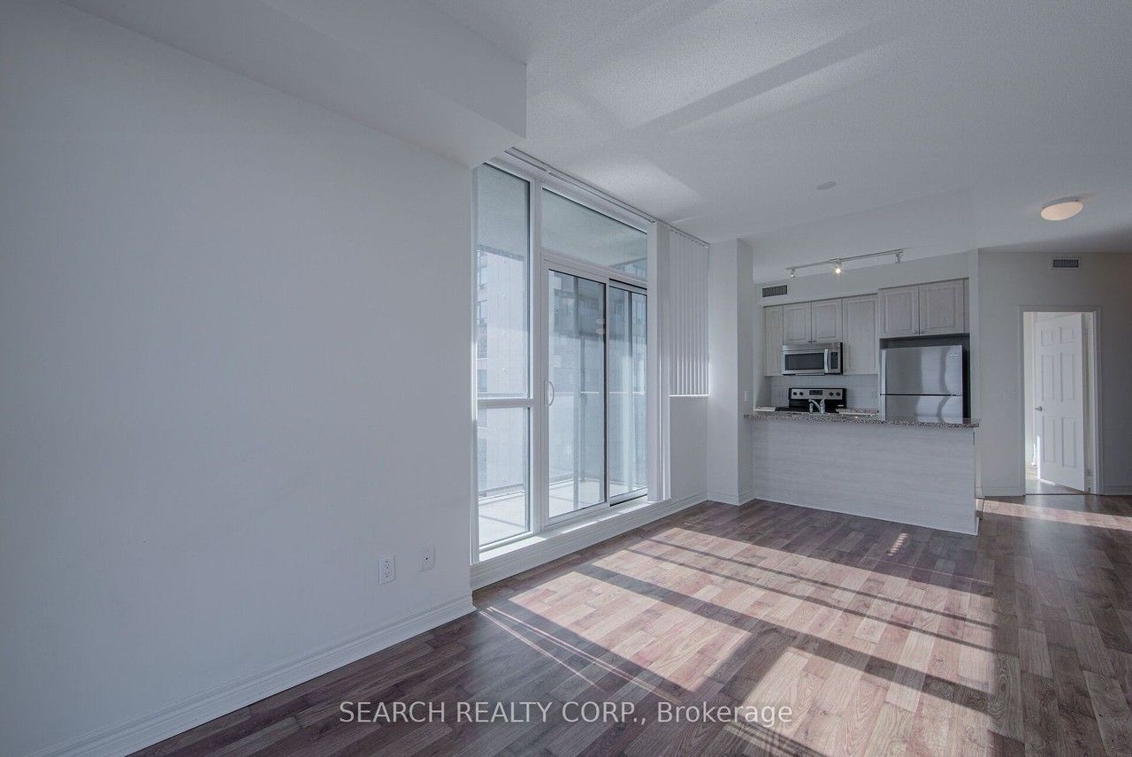 39 Rathburn Road West - Photo 3 of 11