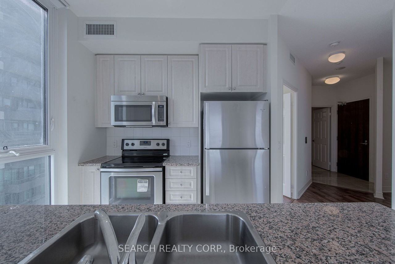 39 Rathburn Road West - Photo 2 of 11