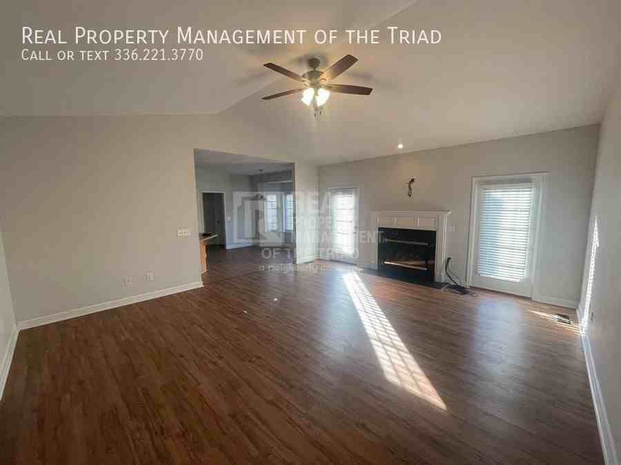 6015 Evelyn Ln - Photo 2 of 21