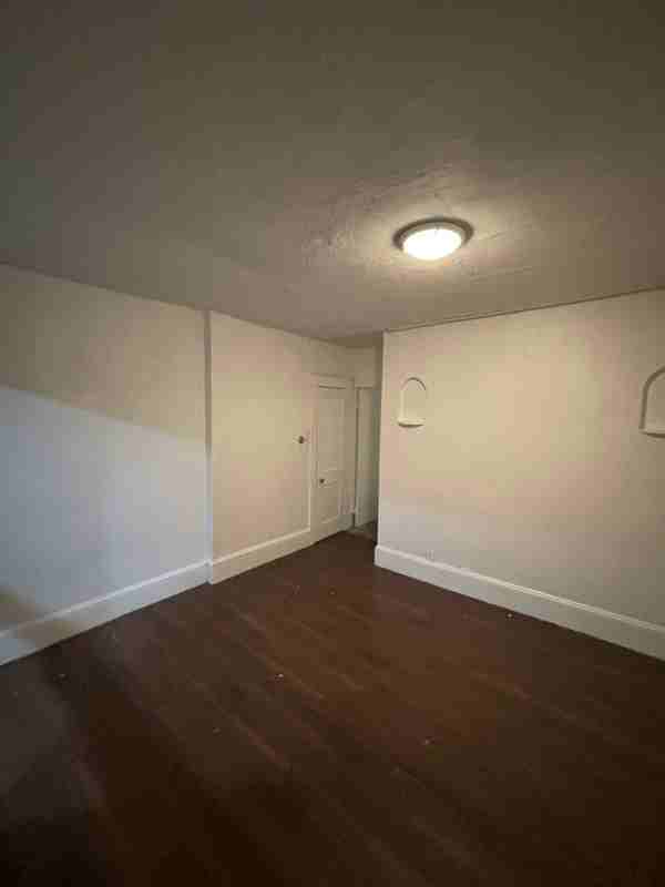 416 Carleton Ave #1stFL - Photo 2 of 12