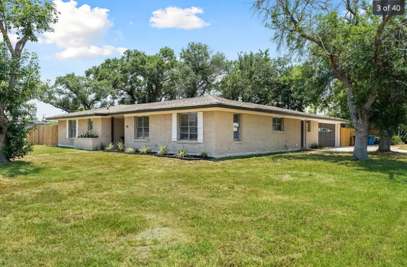 402 E 5th St - Photo 2 of 26