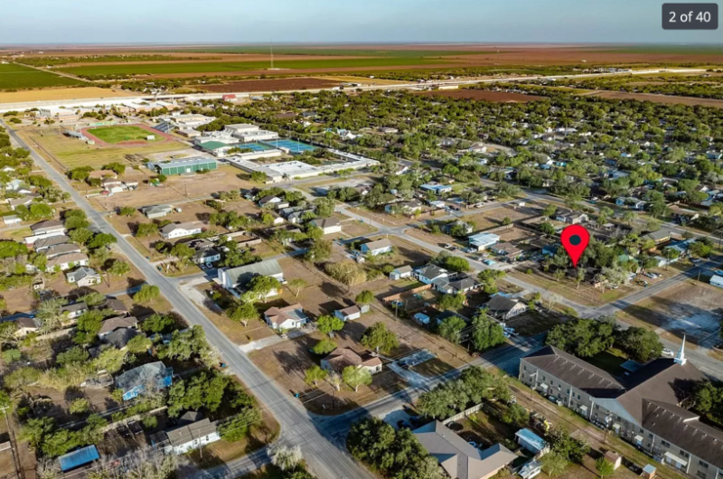 402 E 5th St - Photo 3 of 26