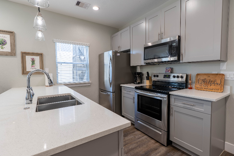 142 W 5th St #B - Photo 4 of 27