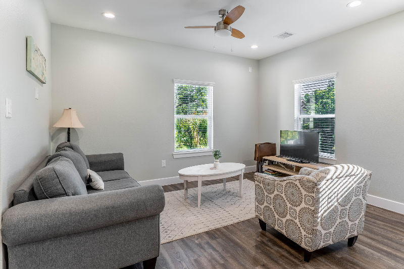 142 W 5th St #B - Photo 7 of 27