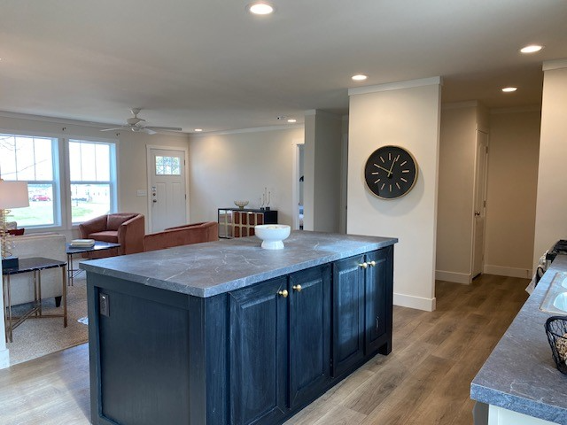 1219 Wellington Dr - Photo 2 of 15