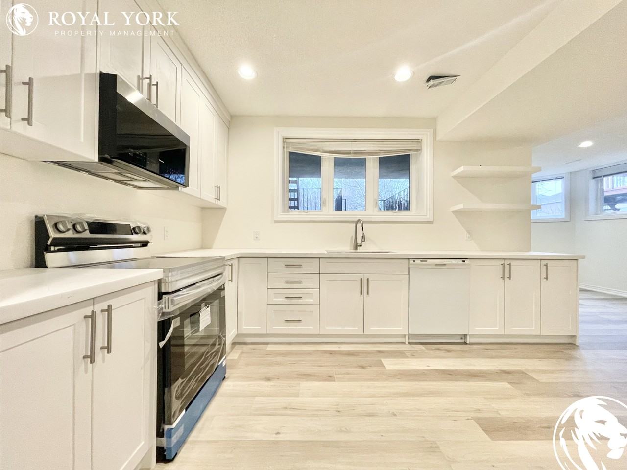 51 White Ave - Photo 3 of 31