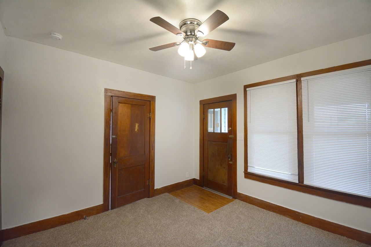 1001 N Park St #1 - Photo 4 of 18