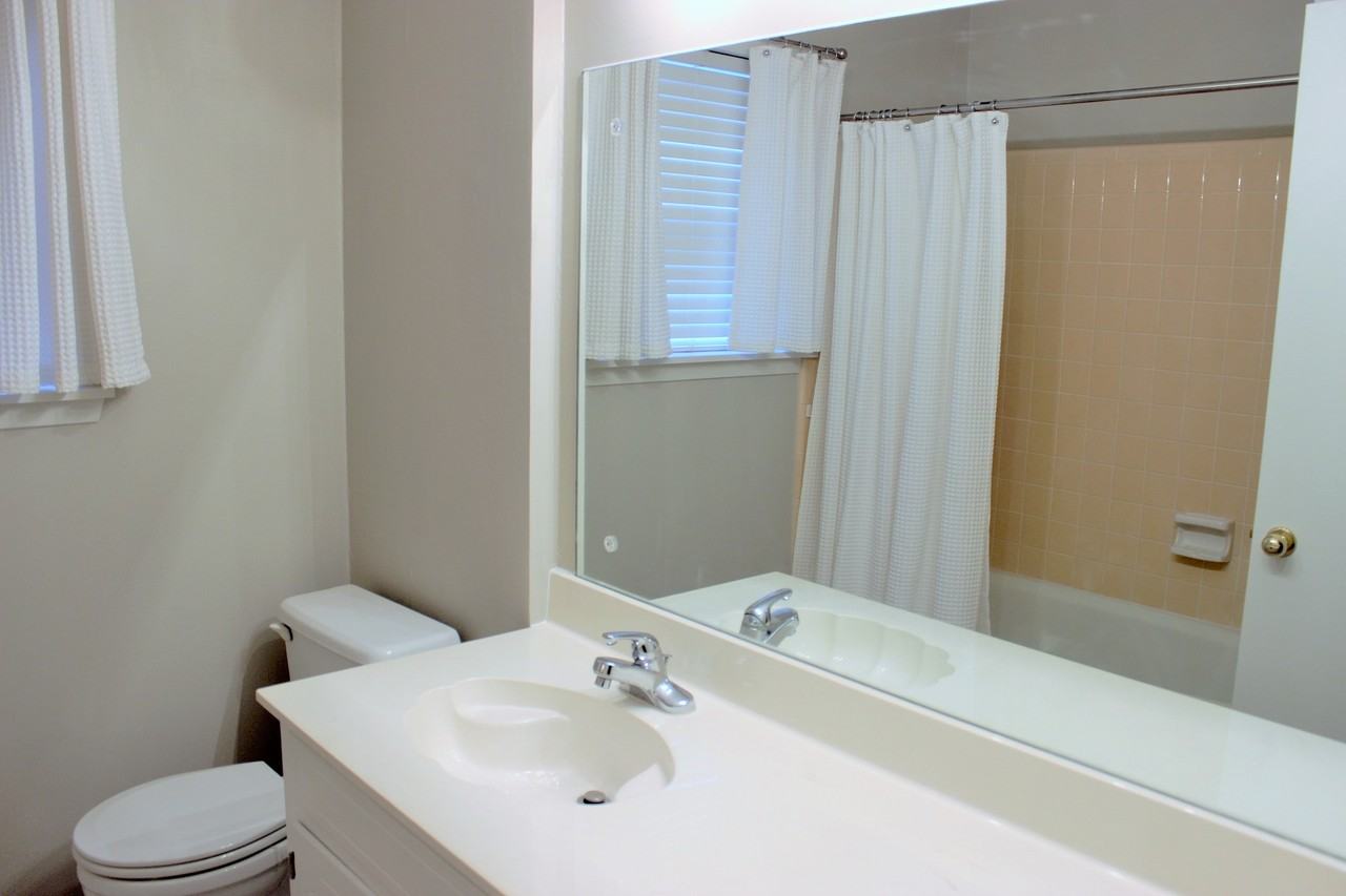 1003 Oakridge Street #1 - Photo 5 of 20