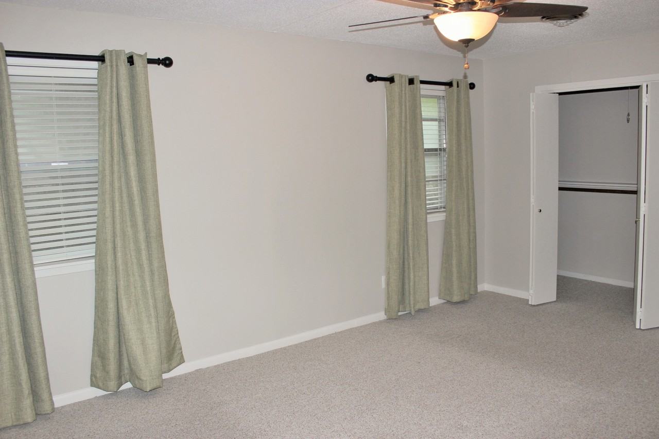 1003 Oakridge Street #1 - Photo 7 of 20