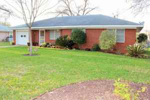 featured image of 704 Spinn Street #1