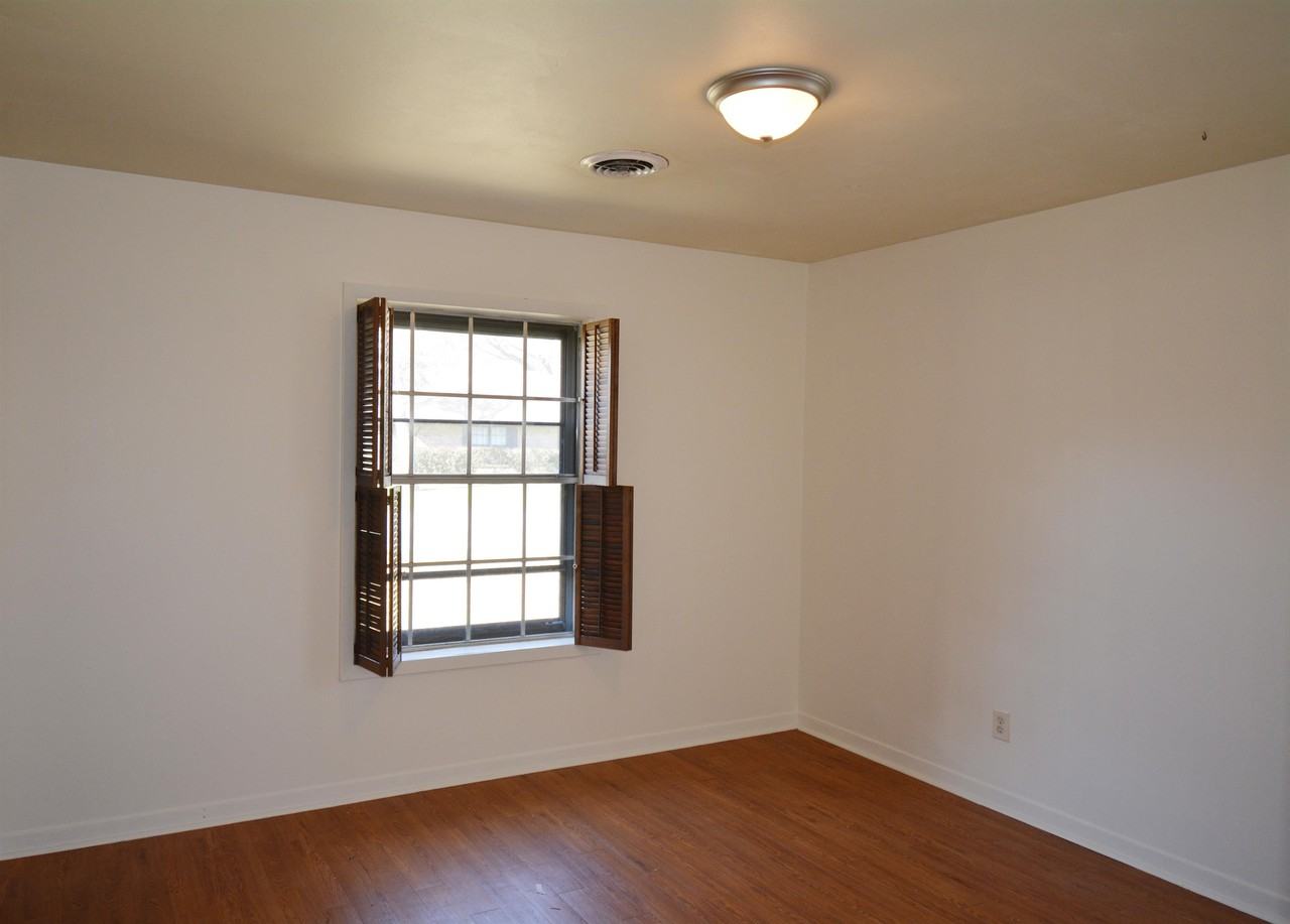 908 East Stone Street #1 - Photo 5 of 24