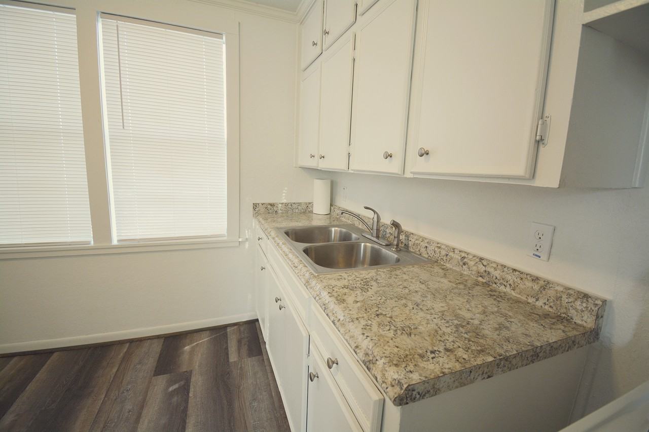 514 West Jefferson Street #1 - Photo 7 of 14