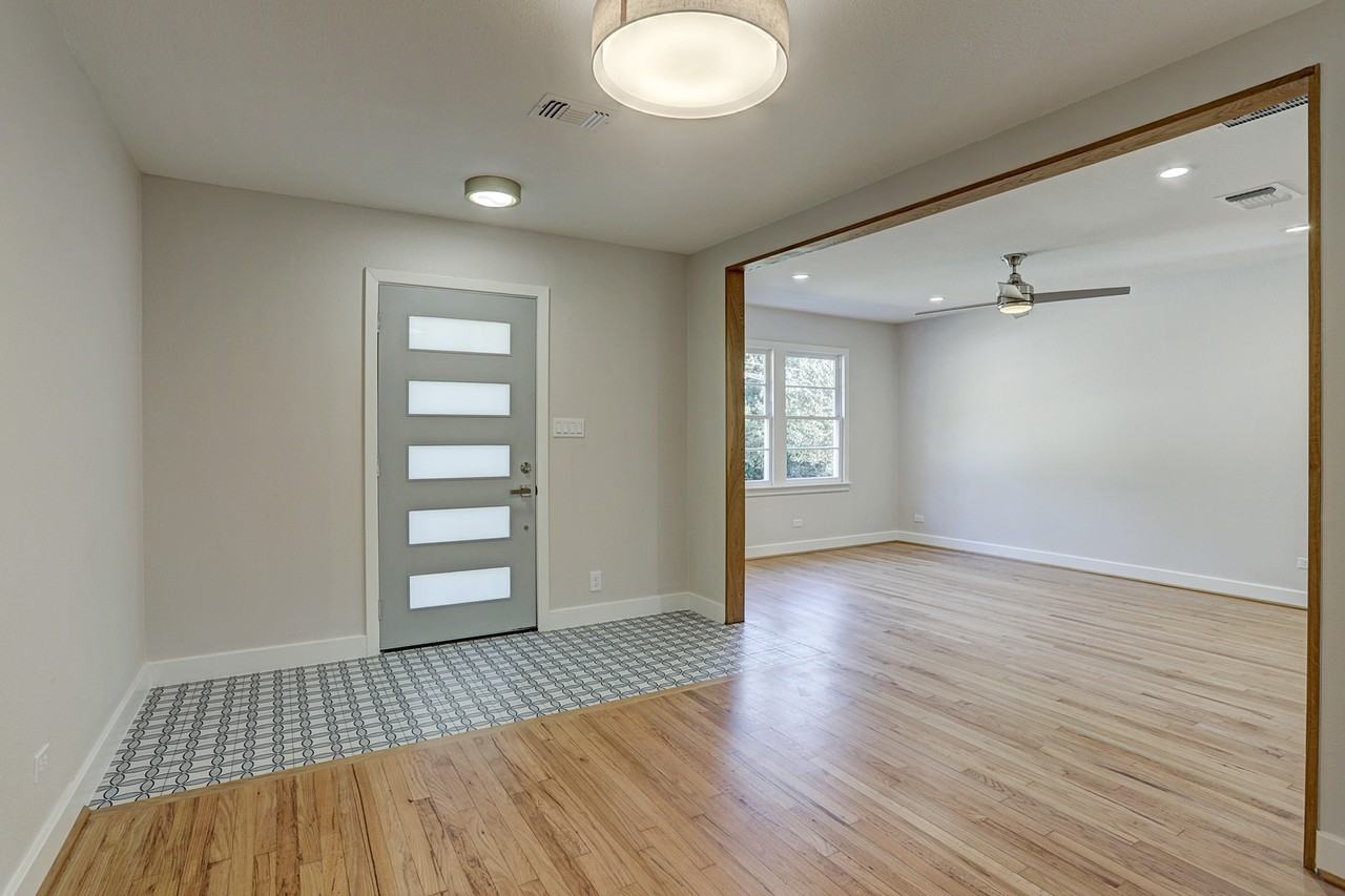 802 East Stone Street #1 - Photo 3 of 41