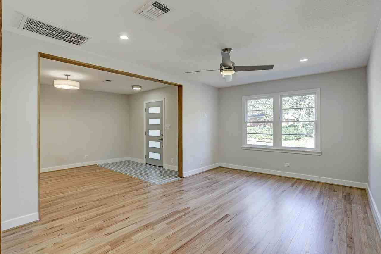 802 East Stone Street #1 - Photo 4 of 41