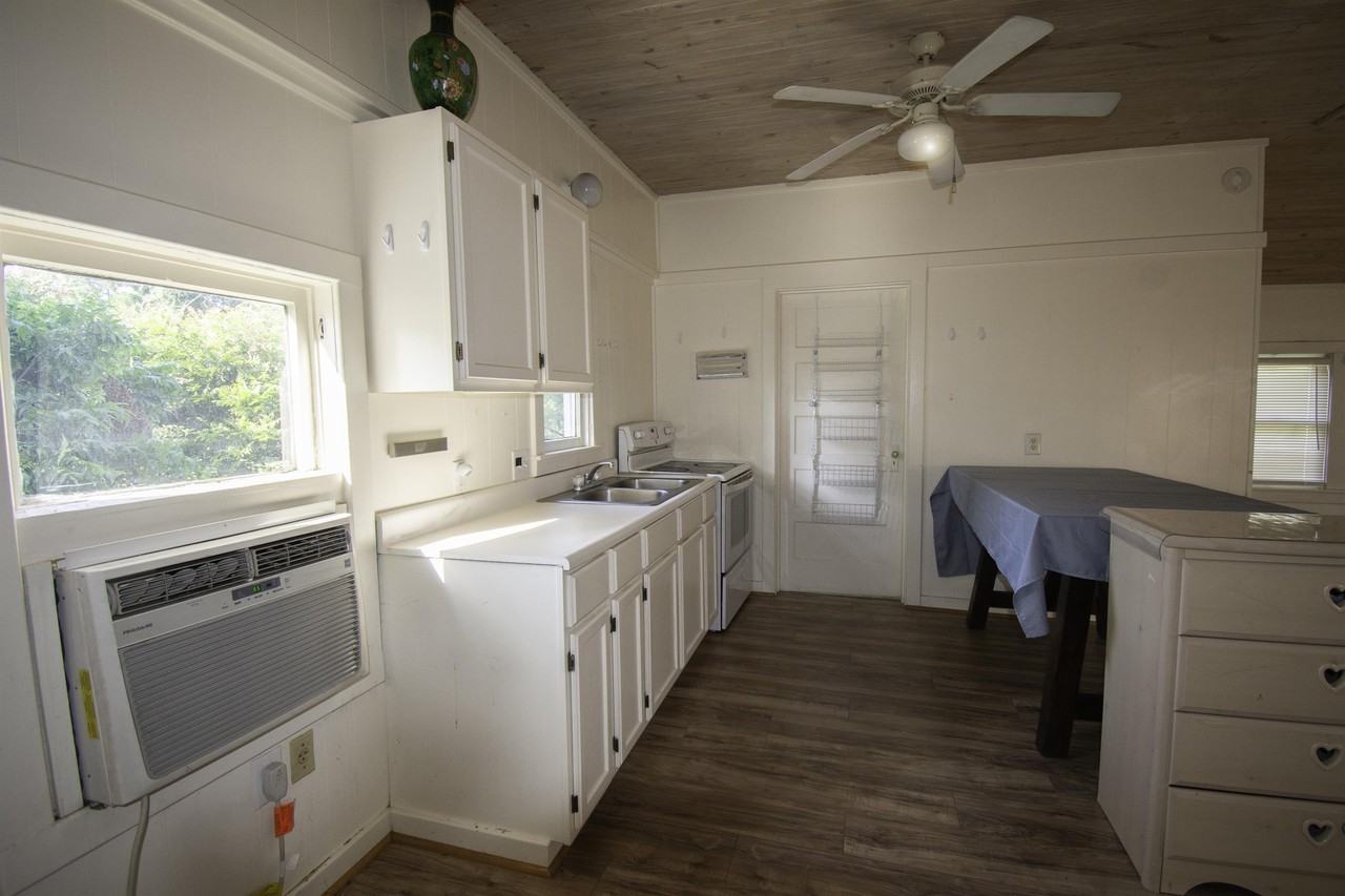 306 W Bryan St #1 - Photo 6 of 21