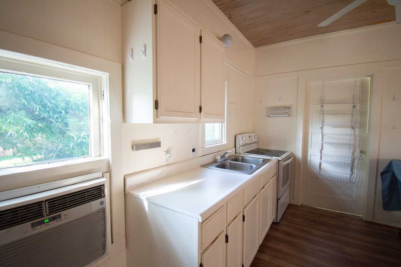 306 W Bryan St #1 - Photo 7 of 21