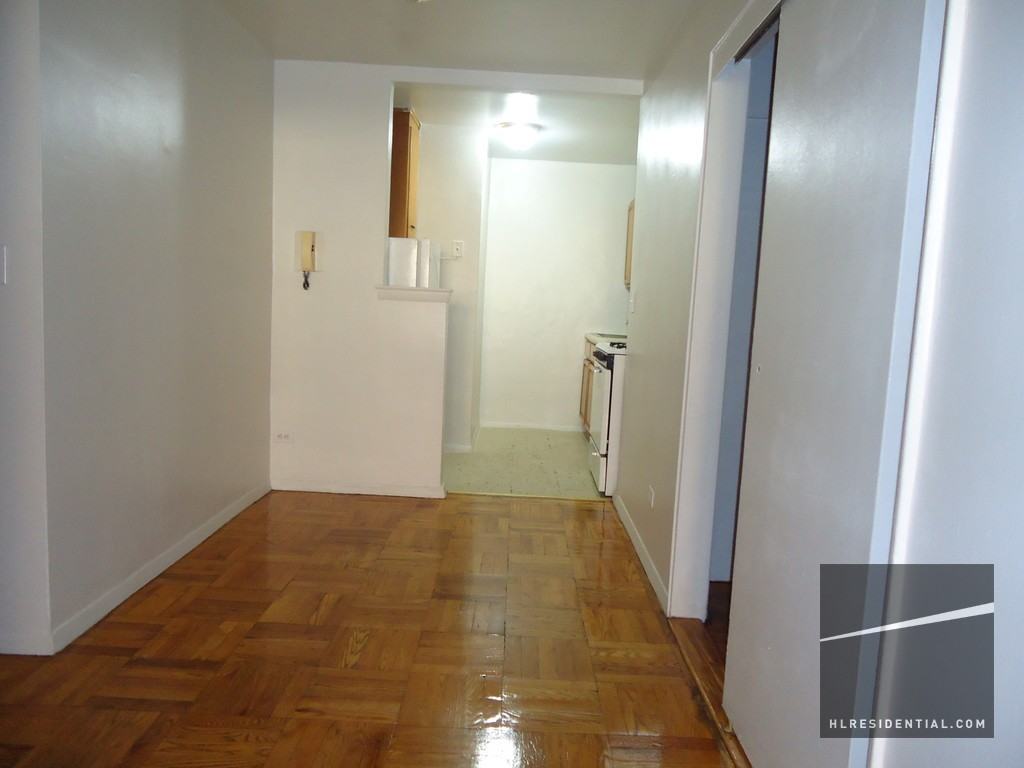 3130 Albany Crescent - Photo 2 of 4