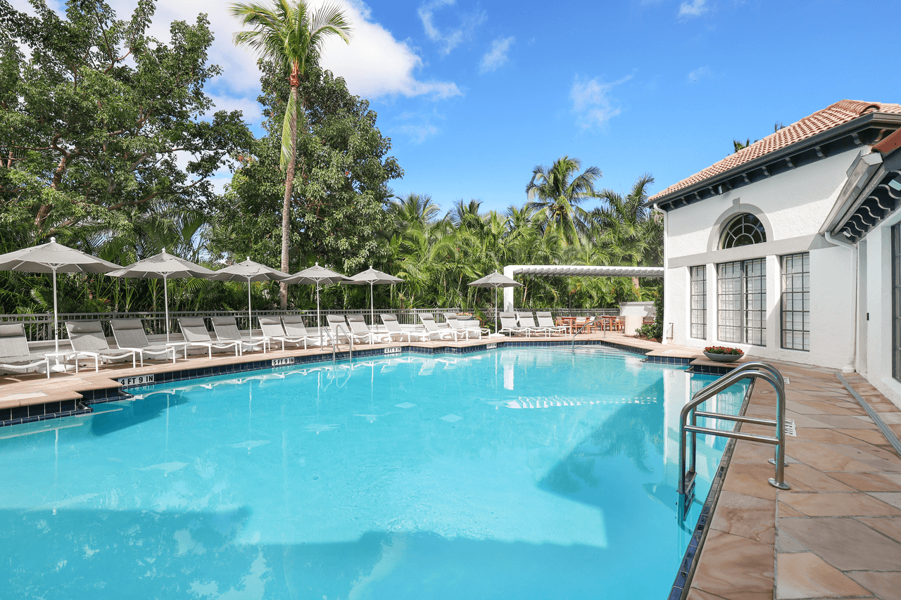 Apartments Near Promenade at Aventura Apartments