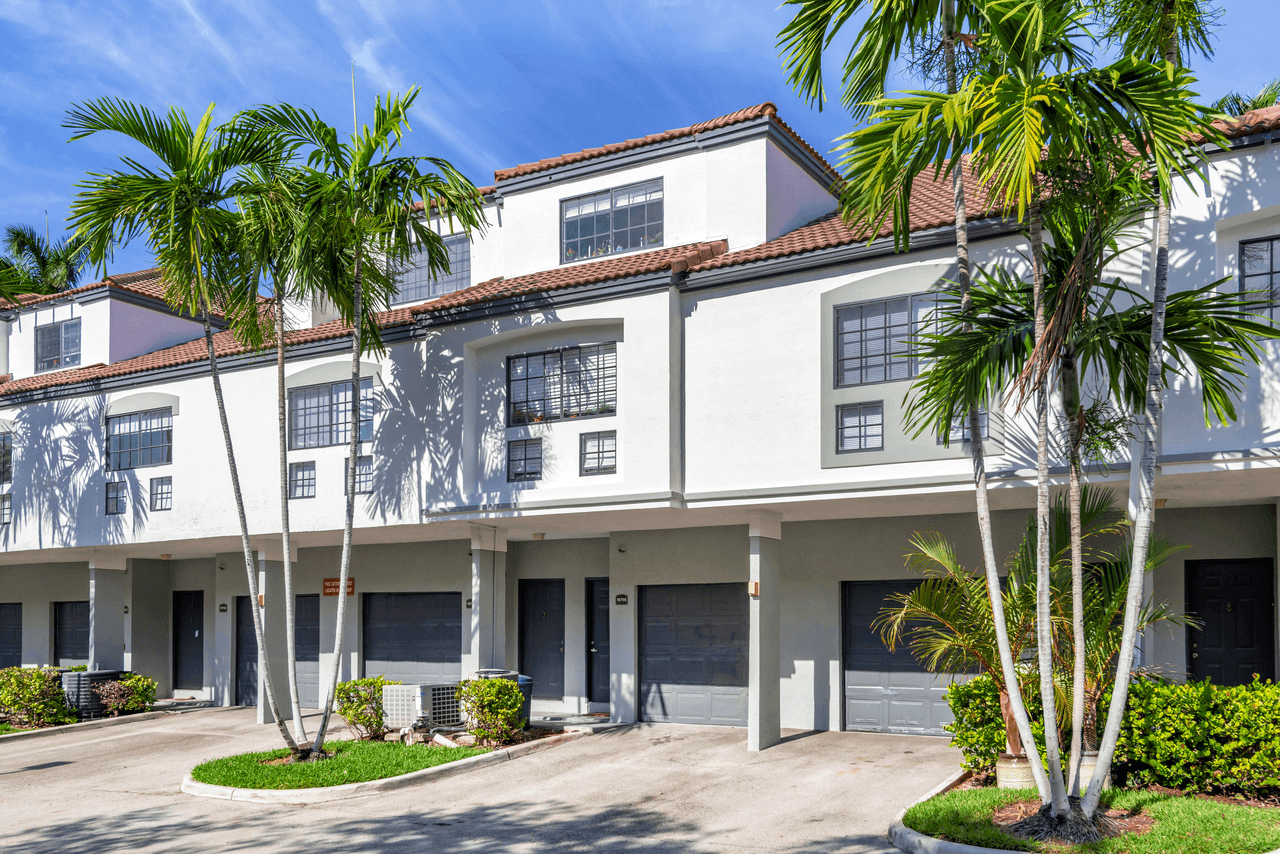 Promenade at Aventura Apartments - Photo 7 of 50