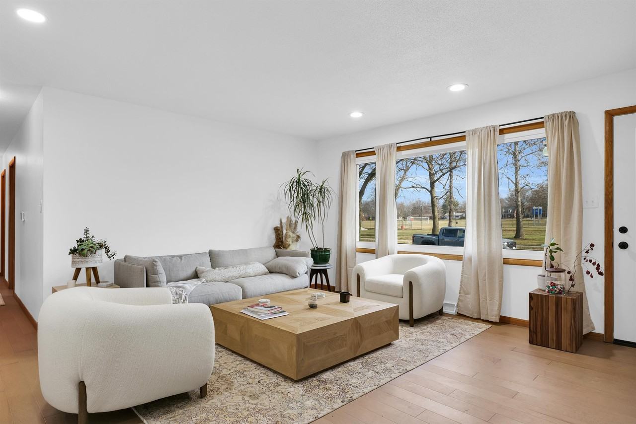 2211 S Anderson St #1 - Photo 2 of 24