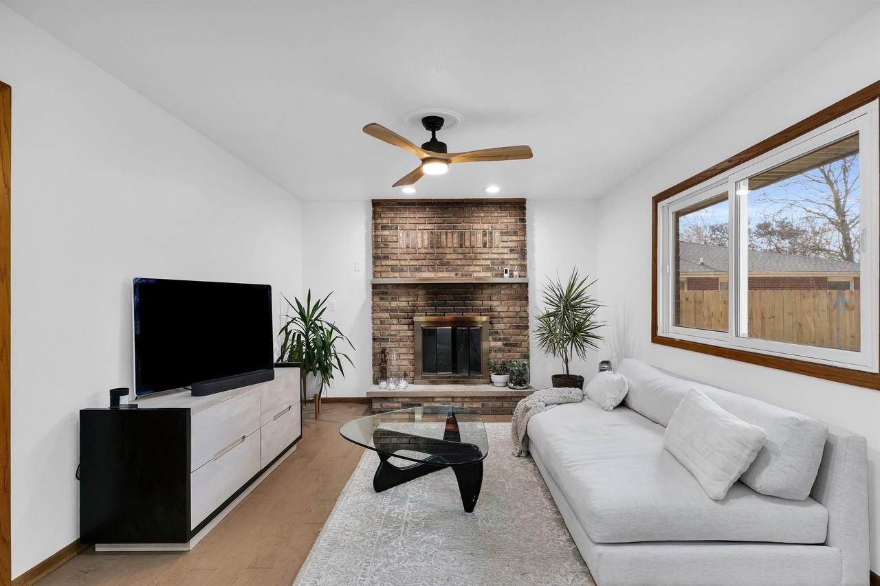 2211 S Anderson St #1 - Photo 3 of 24