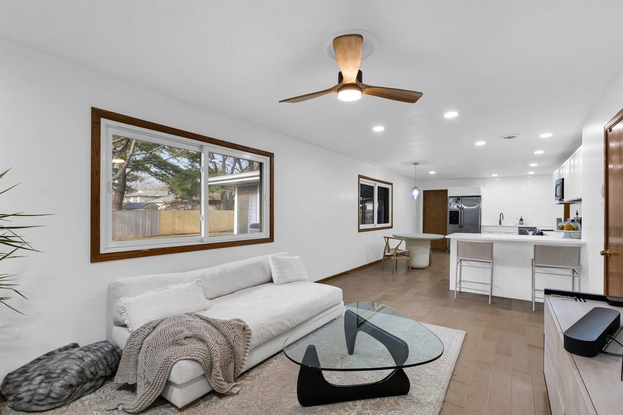 2211 S Anderson St #1 - Photo 4 of 24