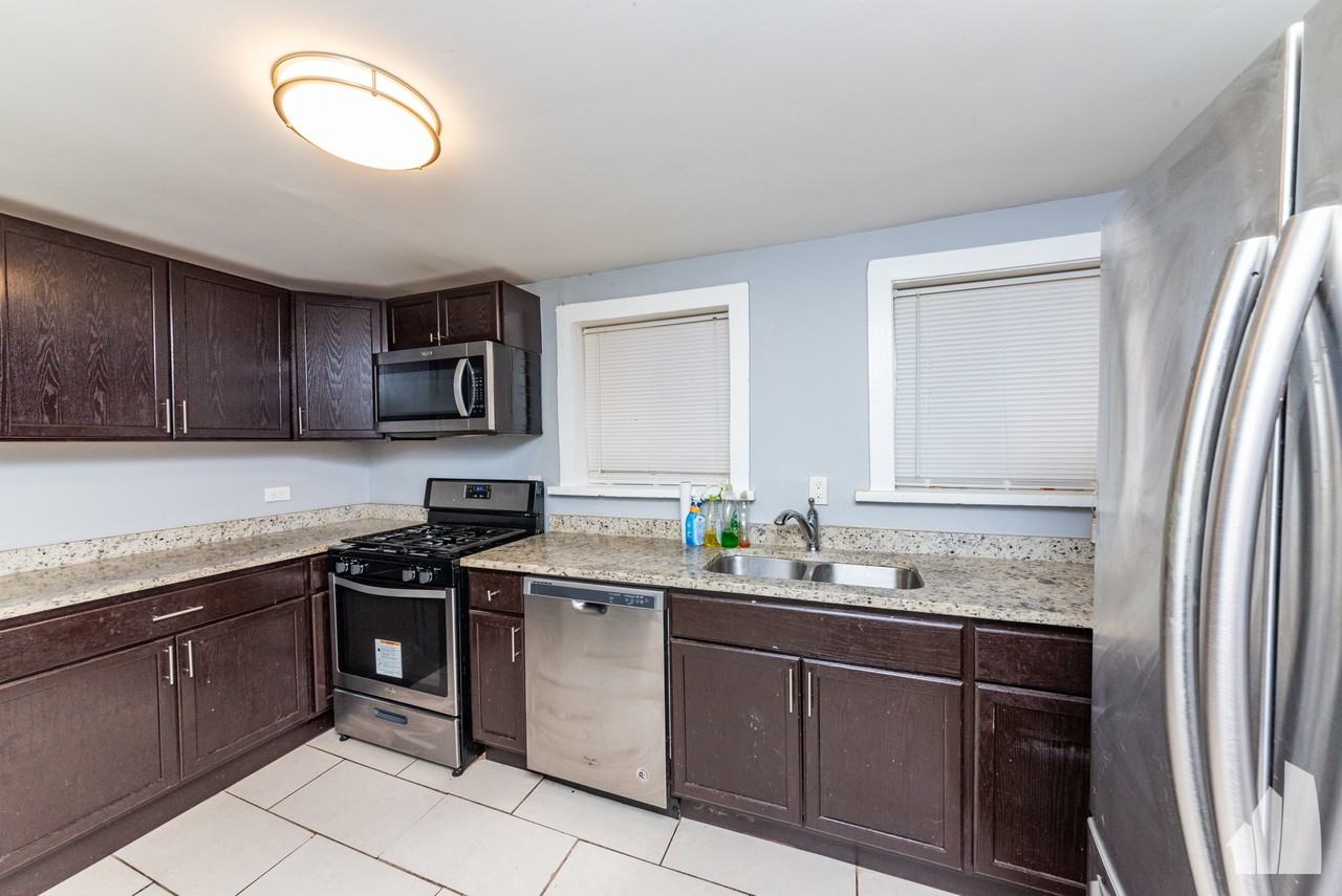 4735 N Drake Ave #G - Photo 3 of 18