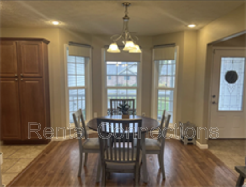 310 N Whitney Ln - Photo 3 of 9