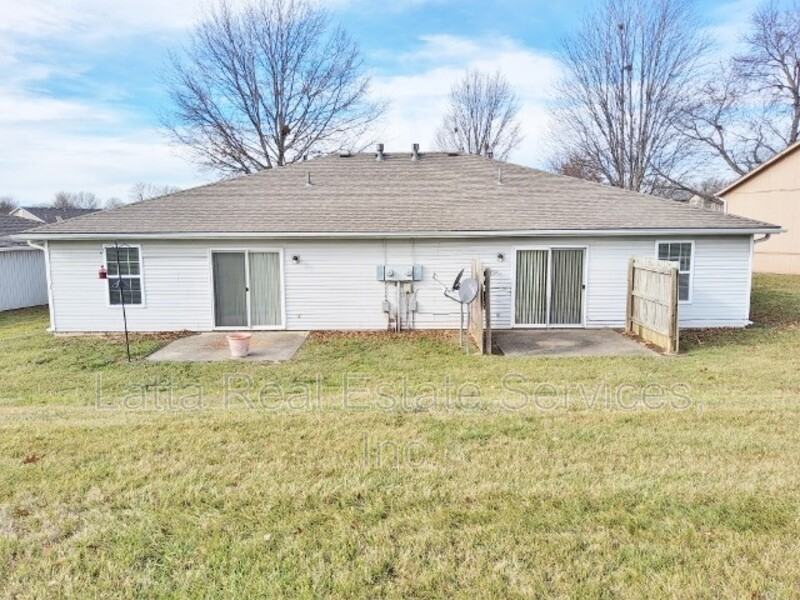 909 Southview Ter - Photo 2 of 11