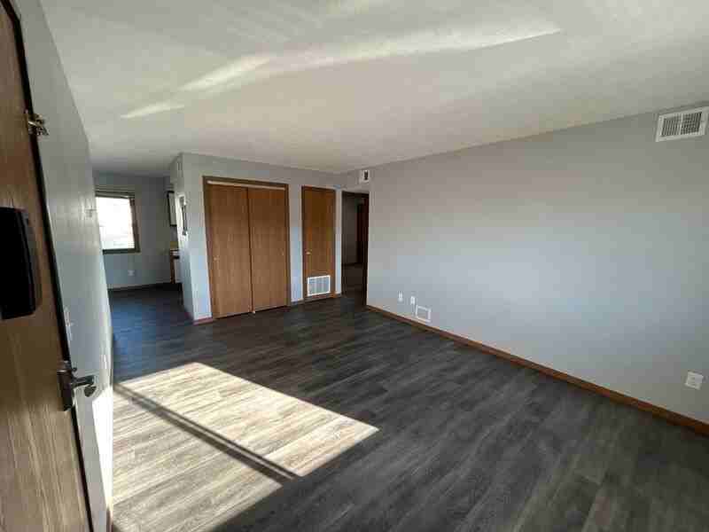 2481 E Pkwy - Photo 2 of 9