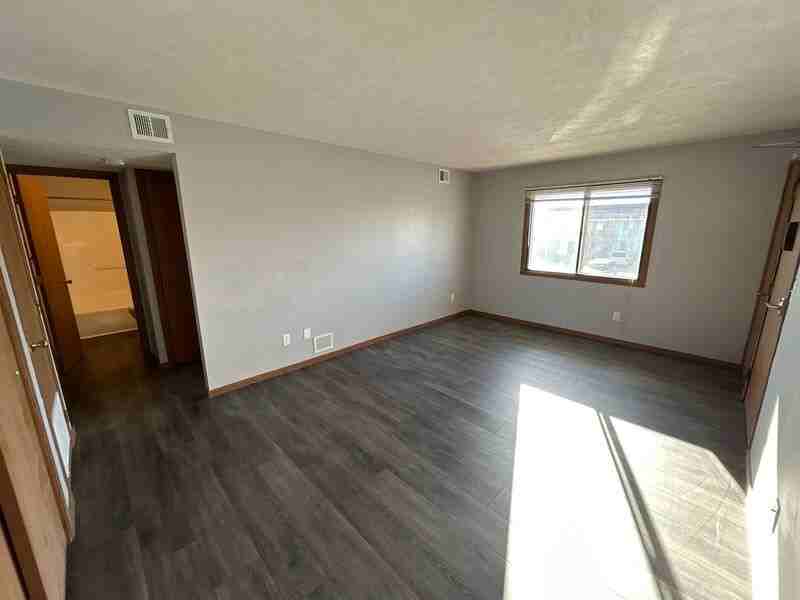 2481 E Pkwy - Photo 3 of 9