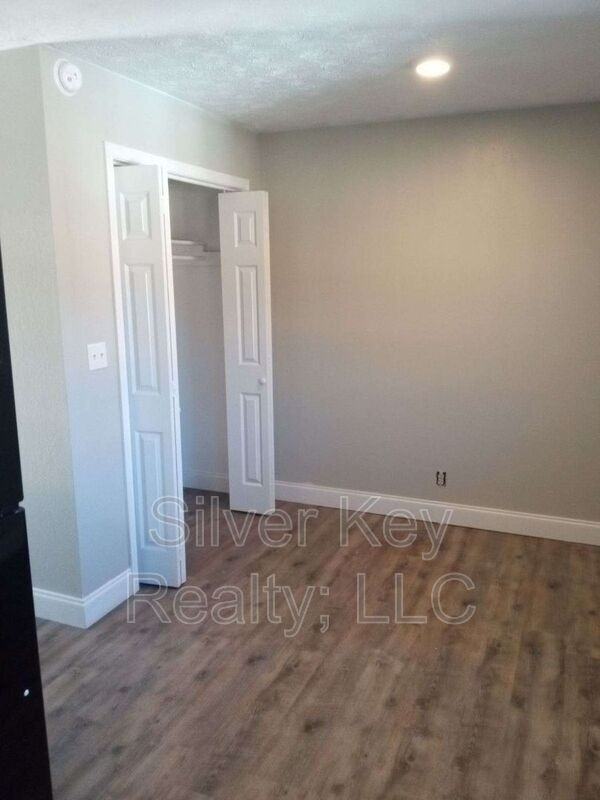 408 Oklahoma St #4 - Photo 3 of 10