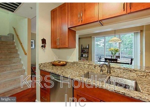 301 S Reynolds St #217 - Photo 5 of 28