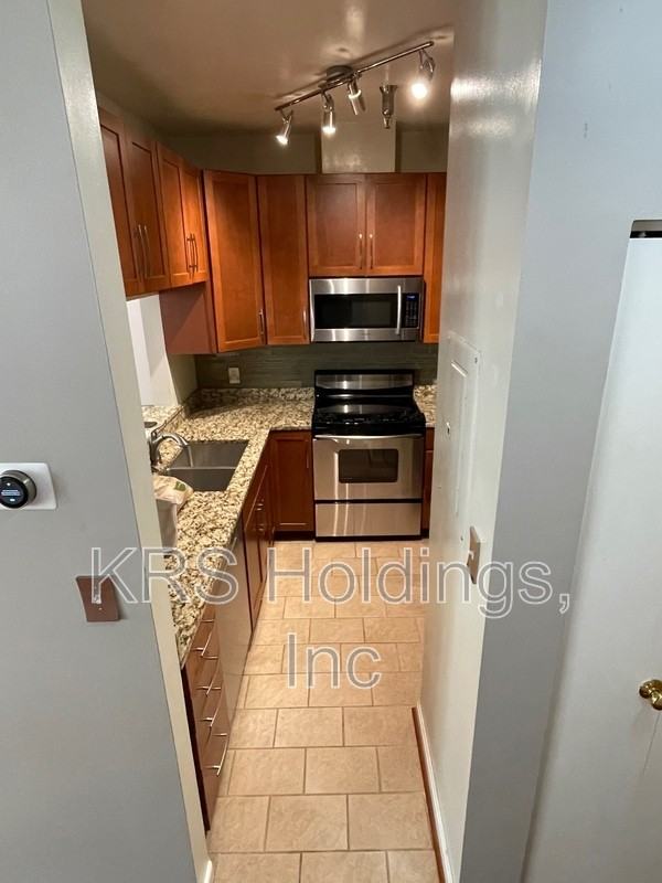 301 S Reynolds St #217 - Photo 6 of 28