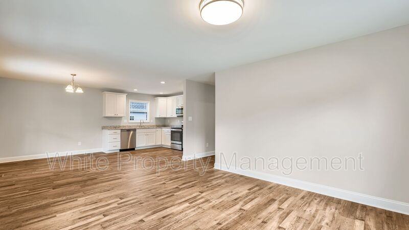 634 Laundry St - Photo 3 of 17