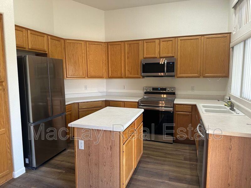 334 N Duffy Way - Photo 2 of 13