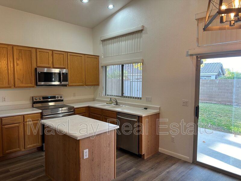 334 N Duffy Way - Photo 4 of 13