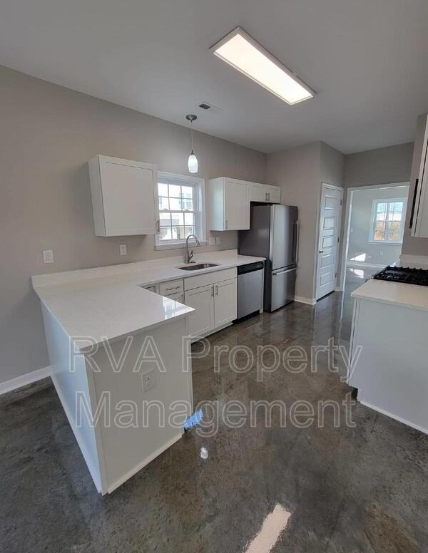 1270 W Moore St - Photo 3 of 12